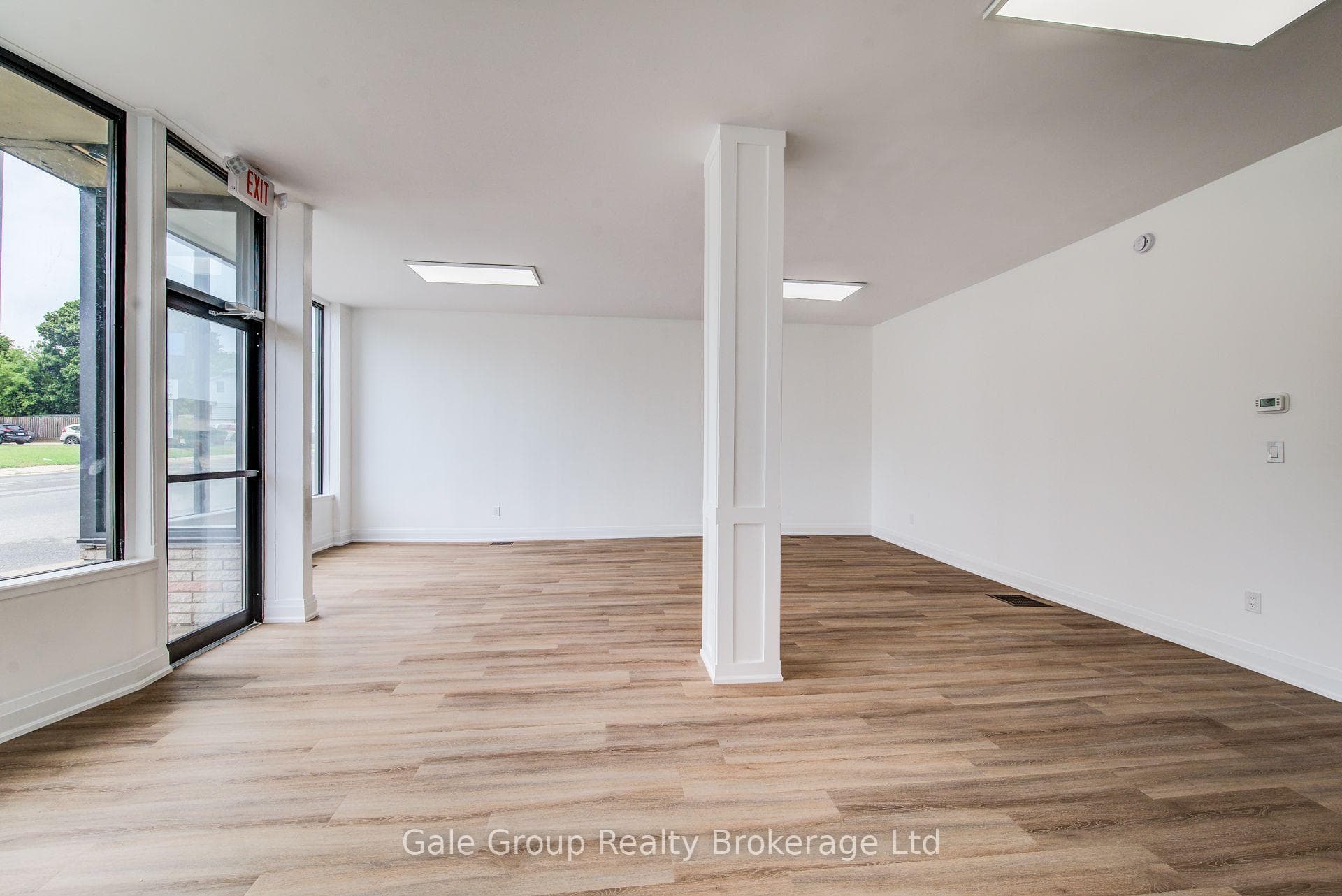 728 Dundas Street photo 9