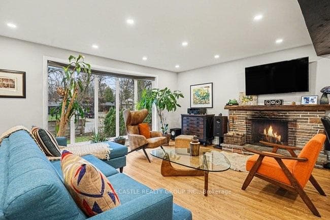 1899 Truscott Drive photo 3