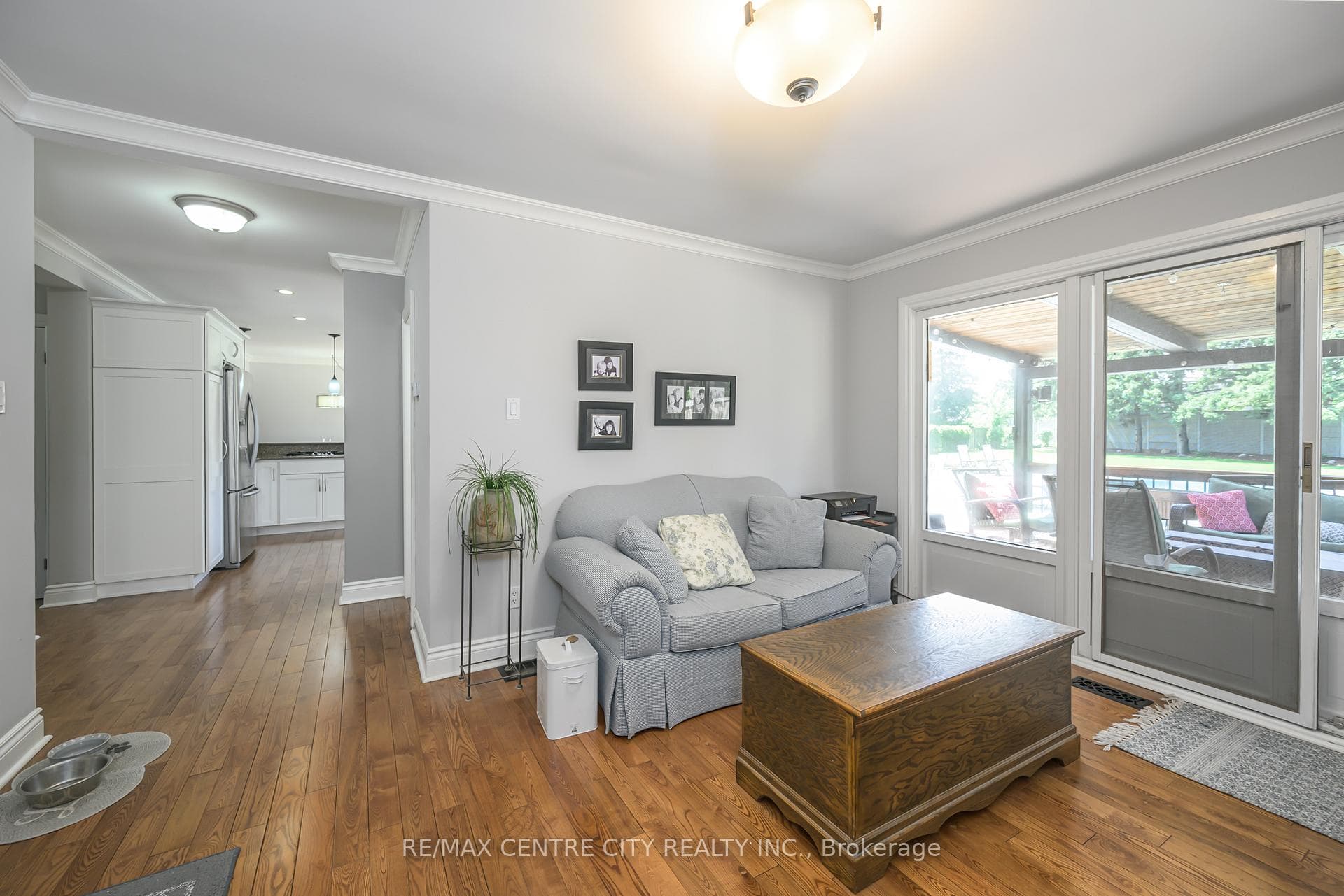 675 Dunboyne Crescent photo 29