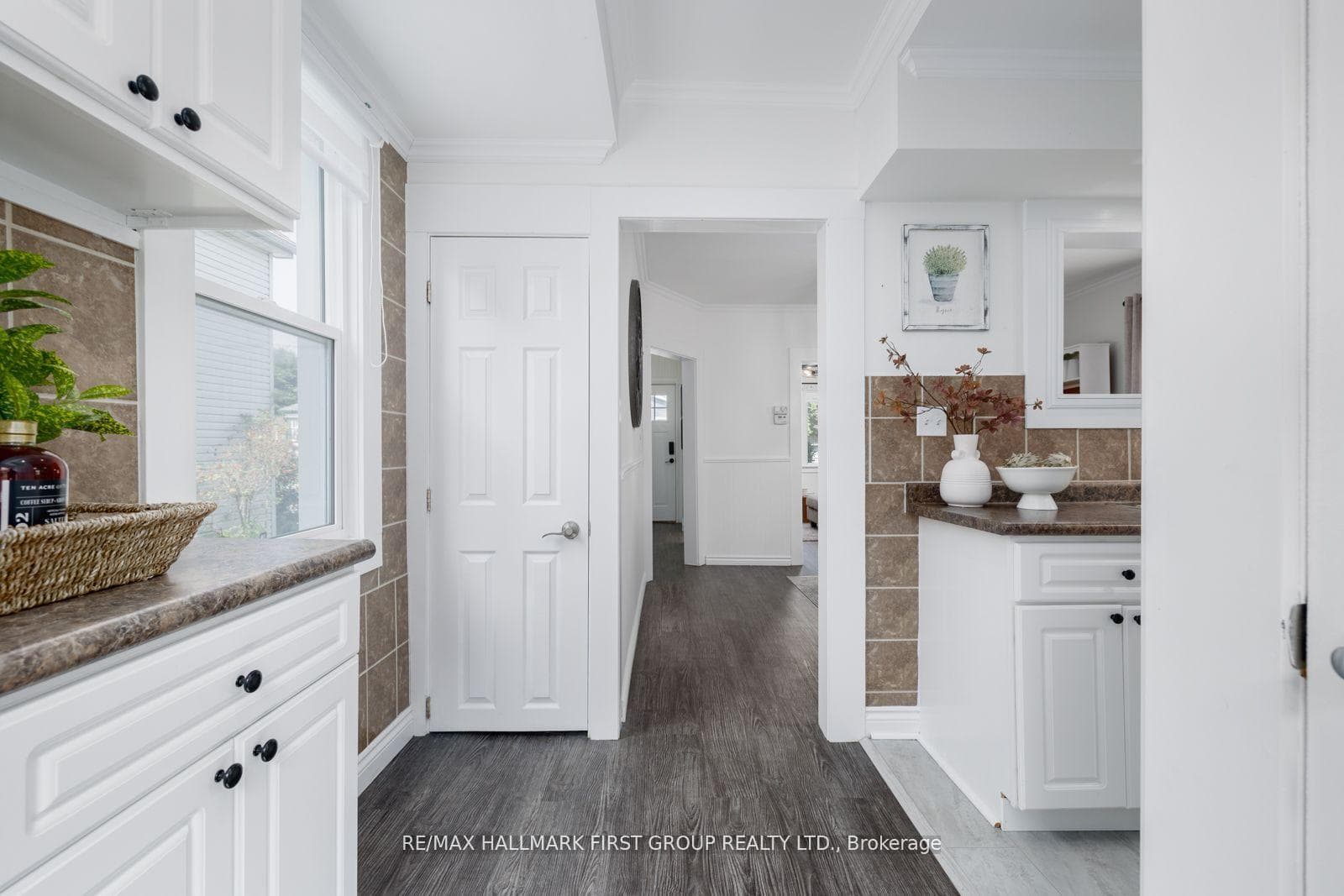 890 Robson Street photo 18