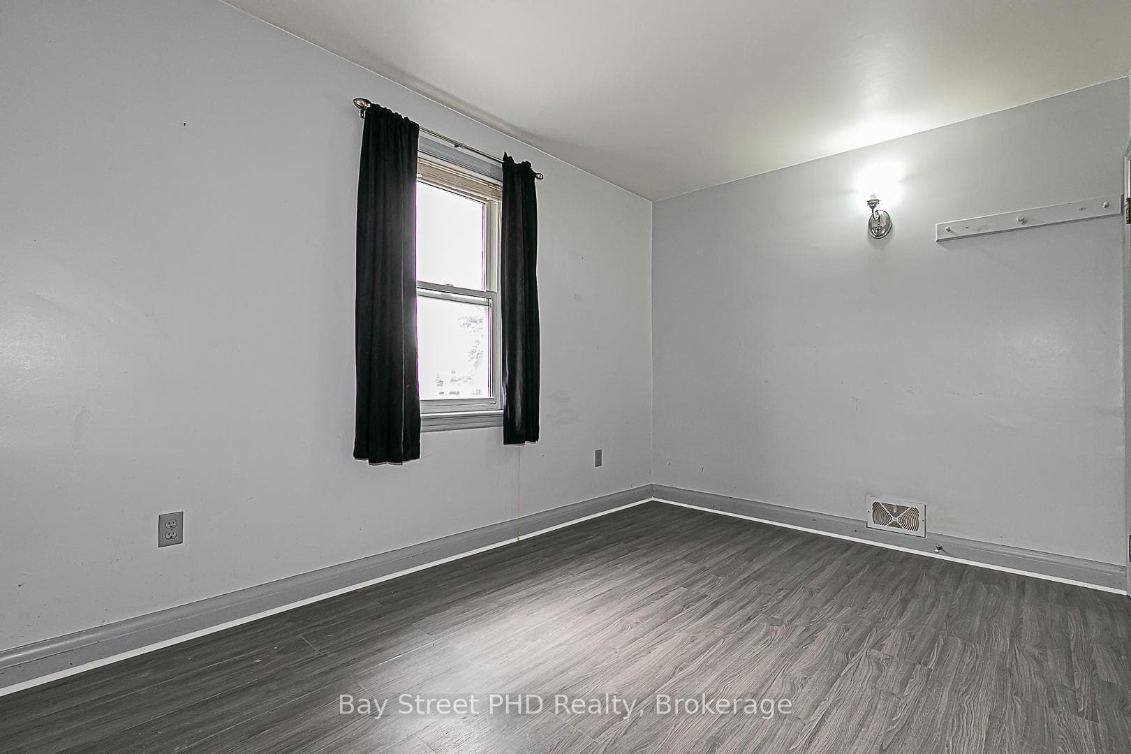19 Herbert Avenue photo 22