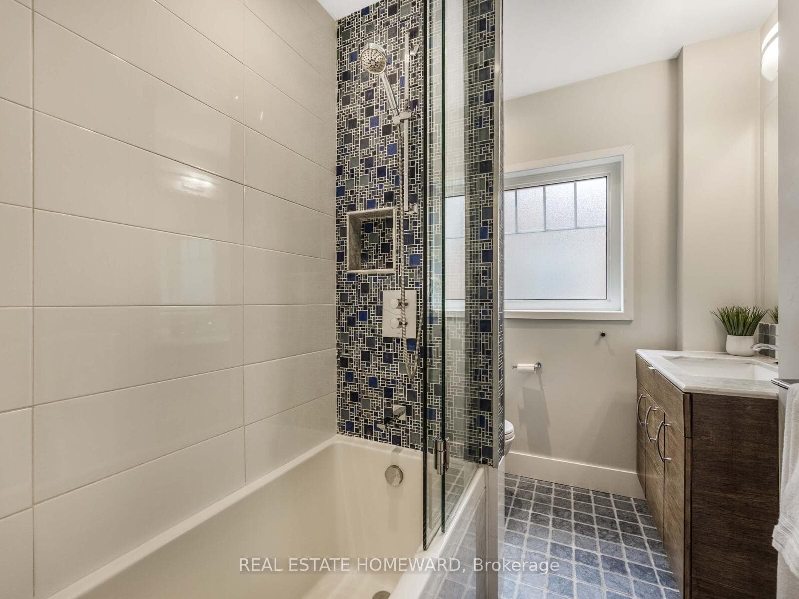 258 St Clements Avenue photo 23