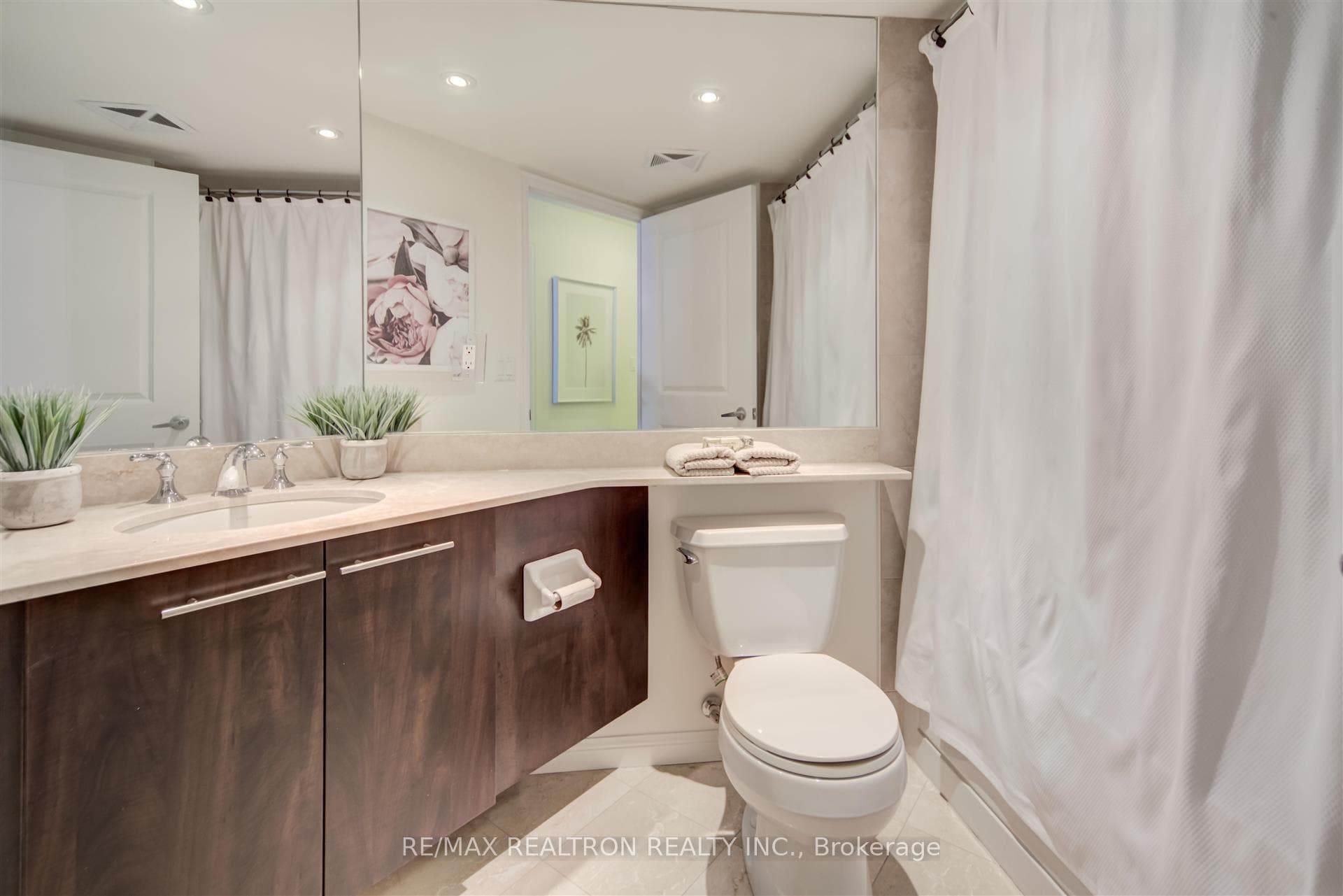 900 Mount Pleasant Road Unit 1303 photo 18