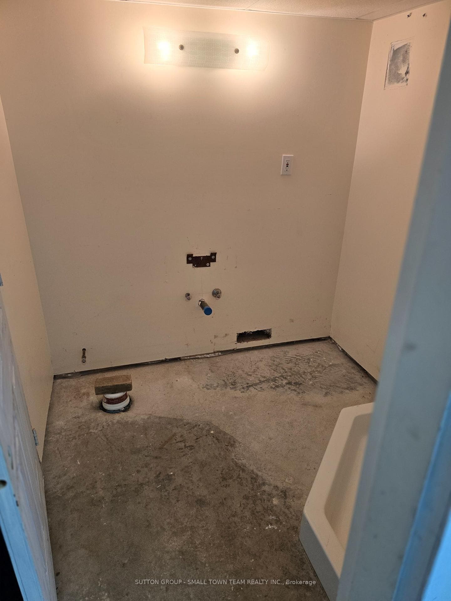 172 Victoria Drive photo 27