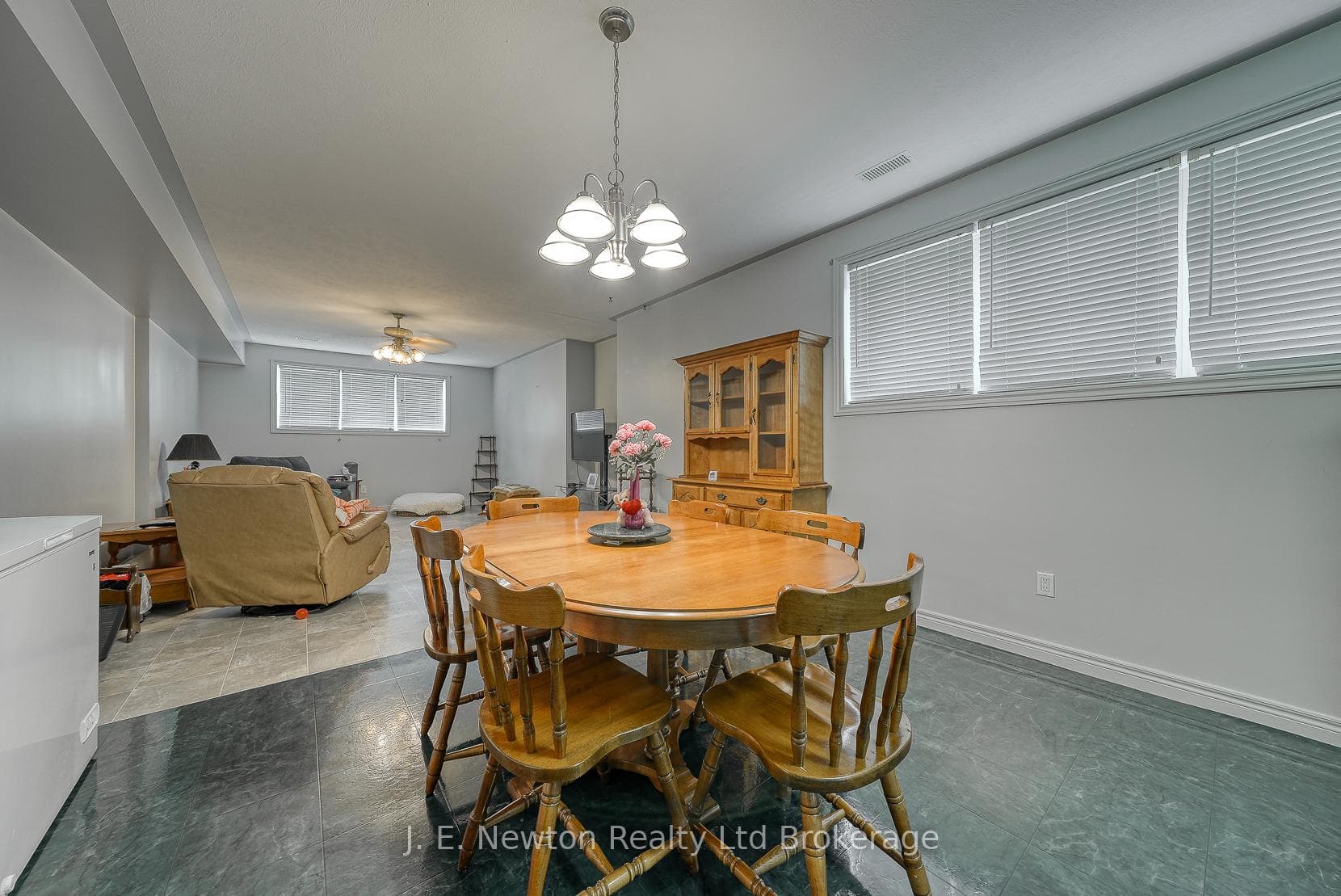 356 Broadway Street photo 25