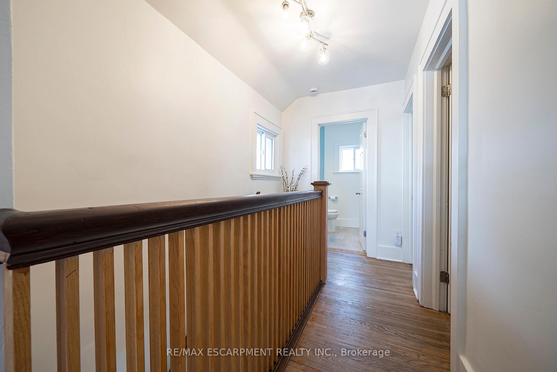 65 1/2 Dundas Street photo 18