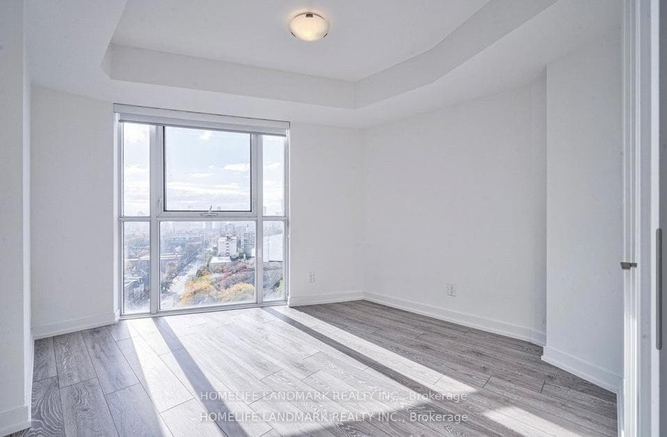 159 Wellesley Street Unit 1207 photo 7