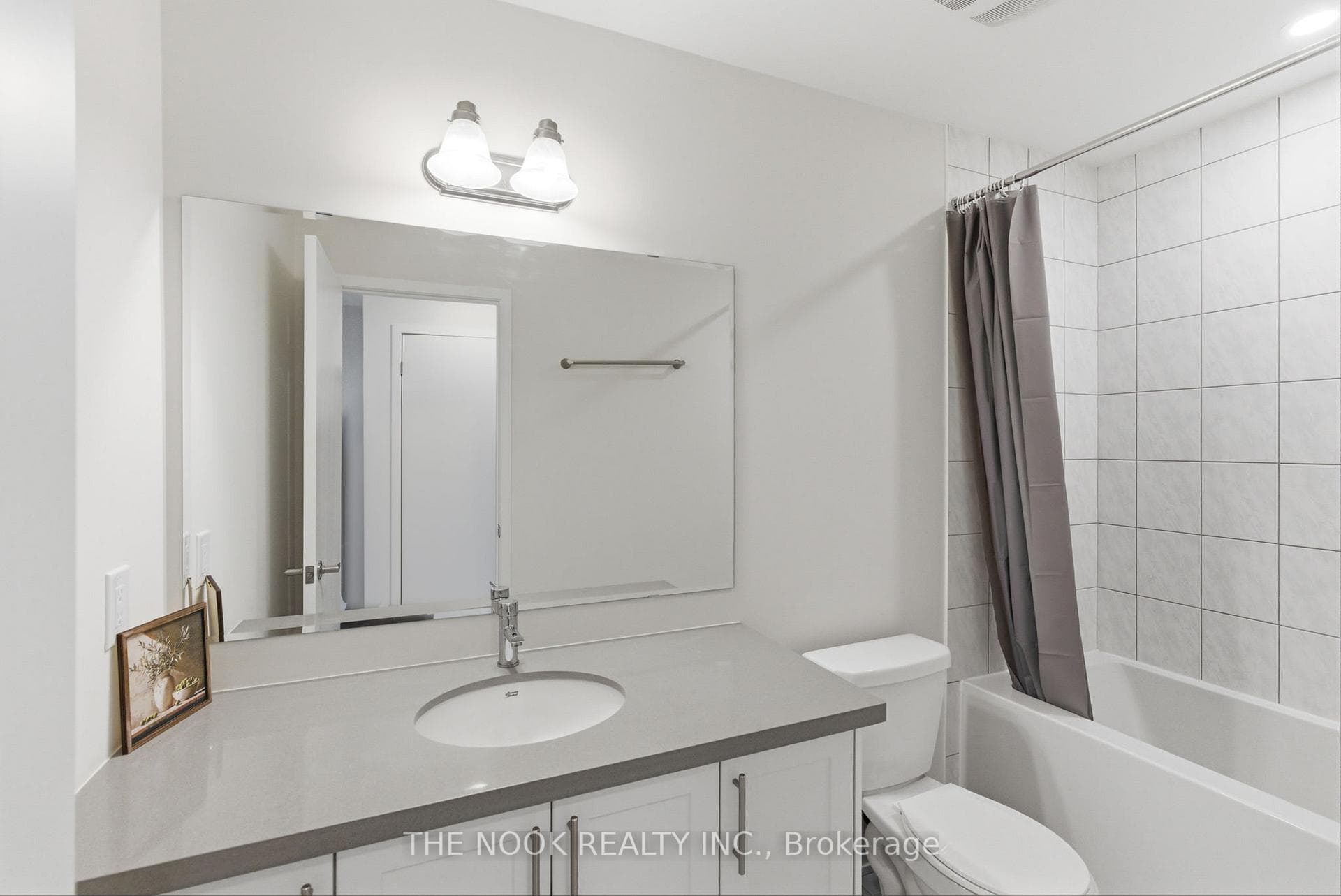 second full bathroom with qurtz countertop