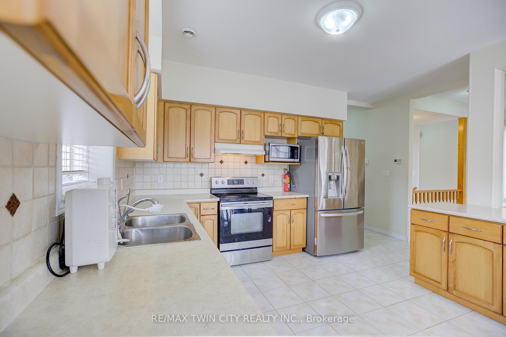 106 Country Clair Street photo 13