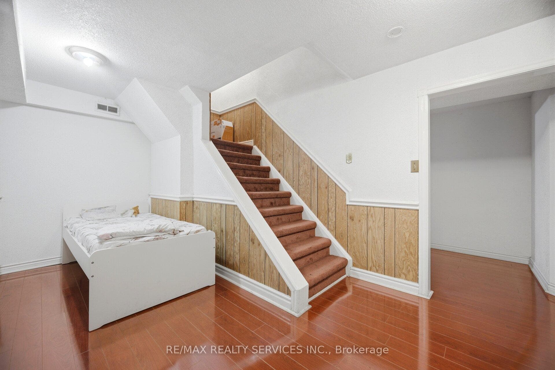 26 Sunforest Drive photo 34