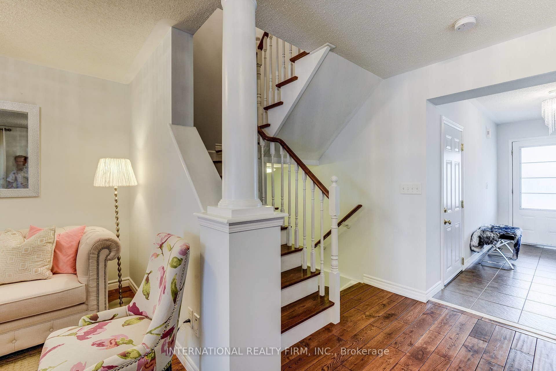 4881 Capri Crescent photo 28