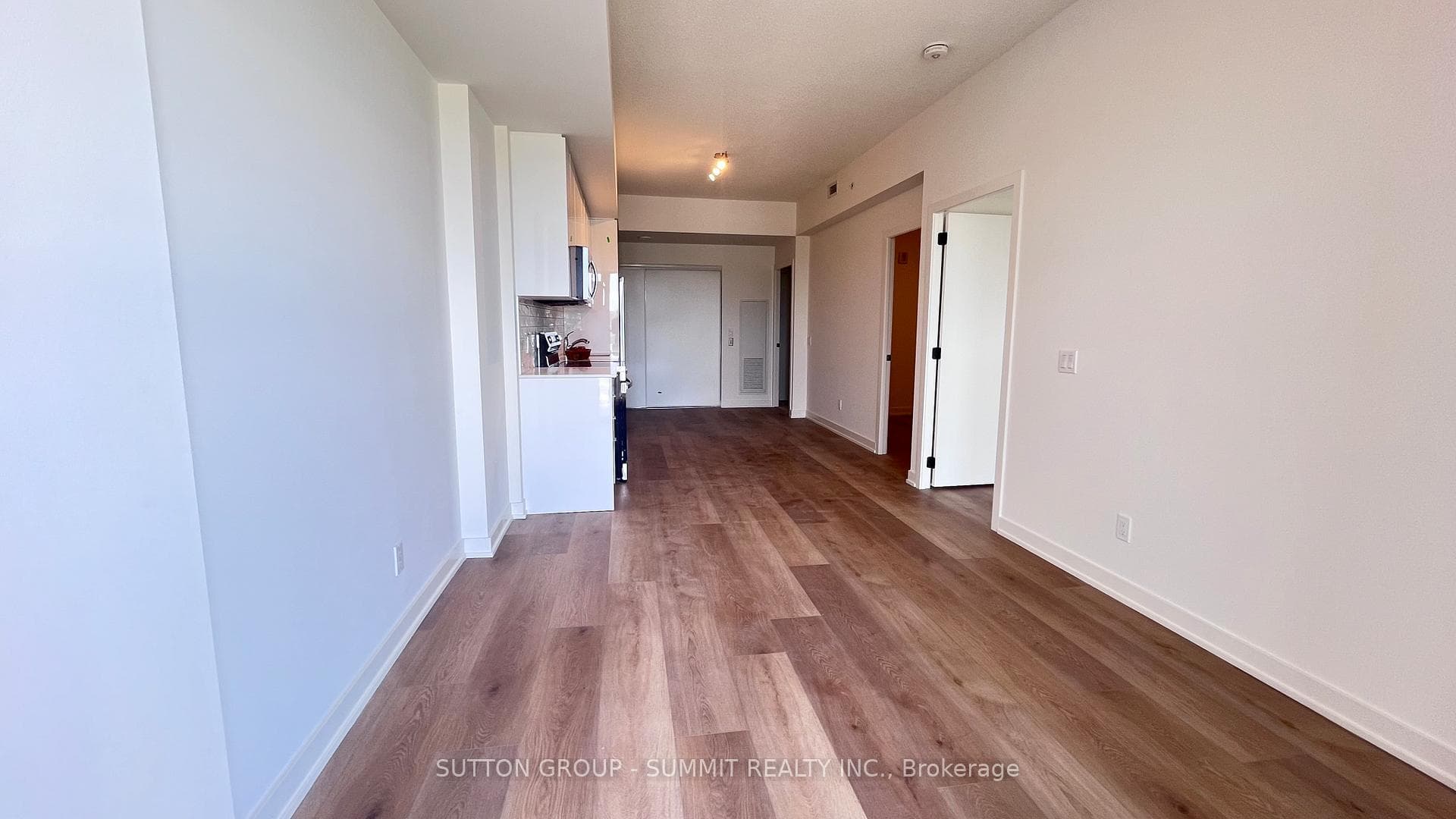33 ERIE Avenue Unit 402 photo 13