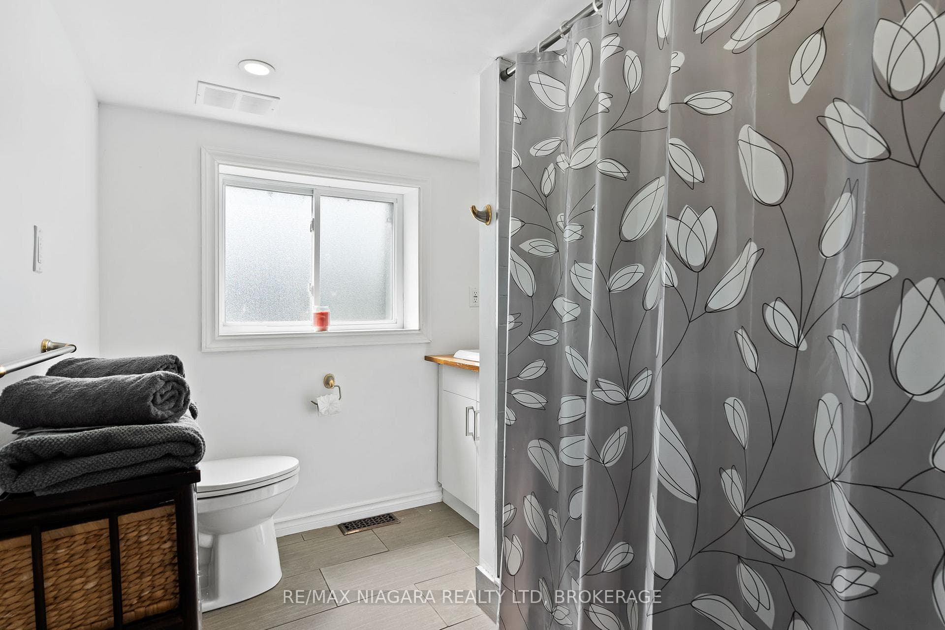 105 LIGHTHOUSE Drive photo 8