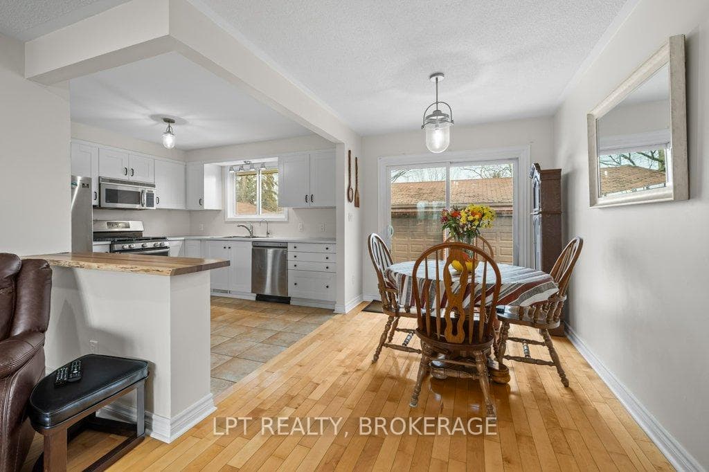 bright kitchen/dinning