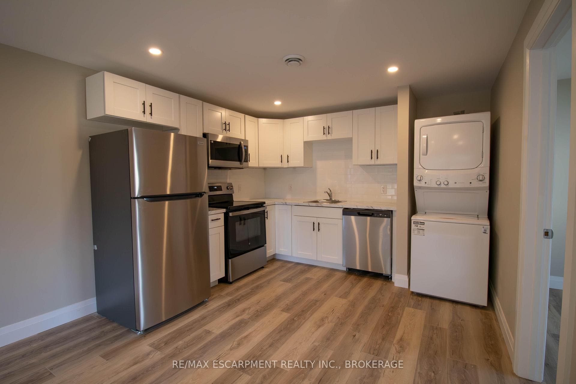 539 Woodlawn Road Unit 3 photo 4