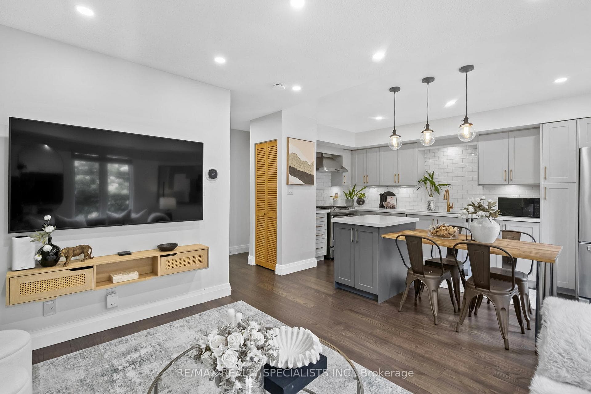 26 Western Battery Road Unit 222 photo 6