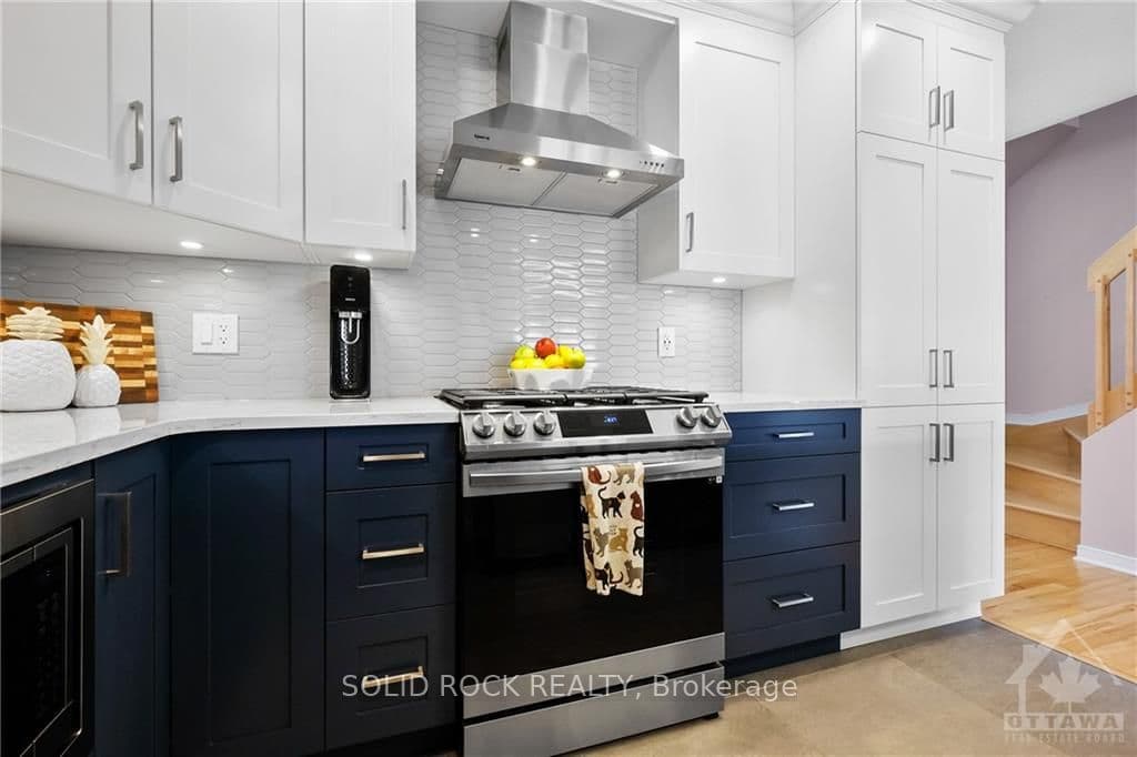 2582 RAYMOND Street photo 7