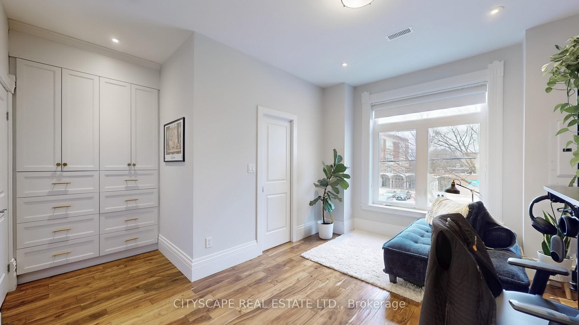 936 Dundas Street Unit Upper photo 7