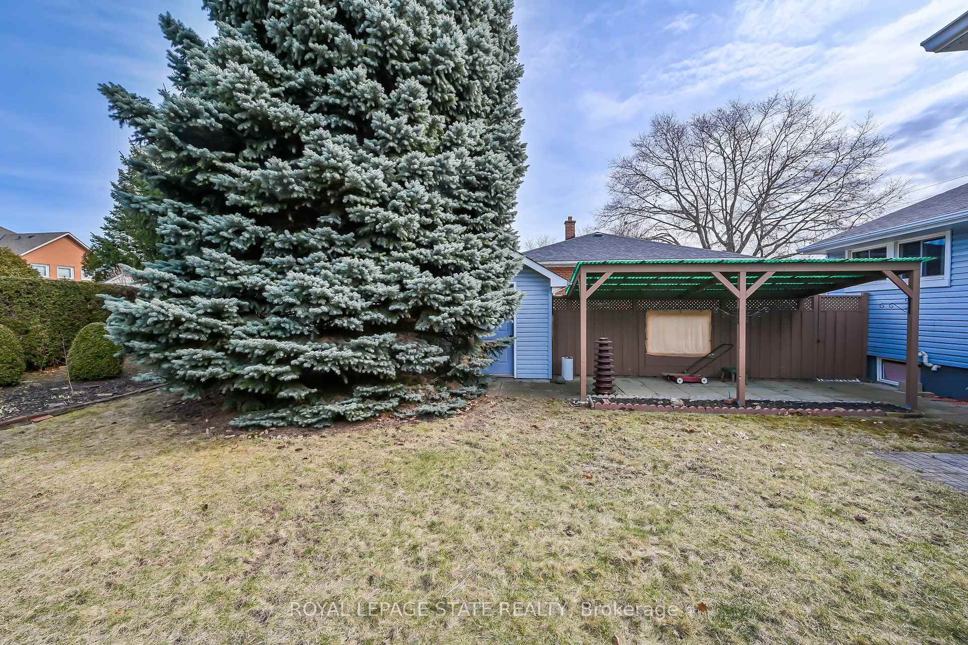 667 Maple Avenue photo 29