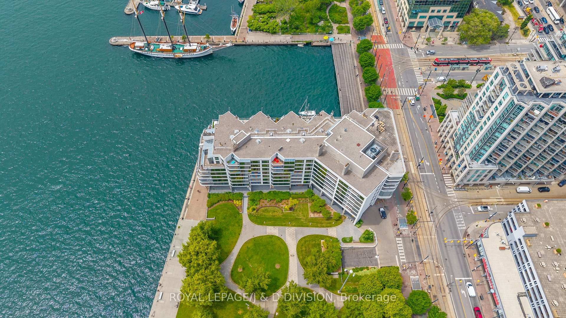 401 Queens Quay Unit 410 photo 38