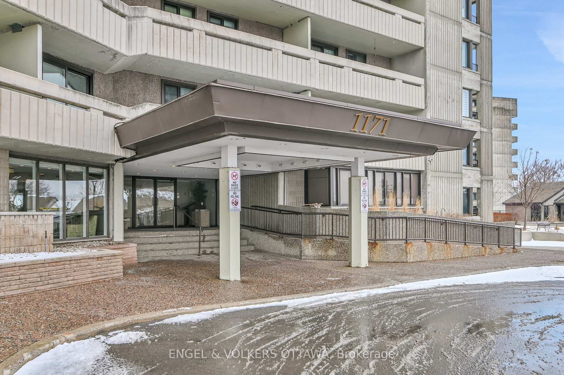 1171 Ambleside Drive Unit 709 photo 3