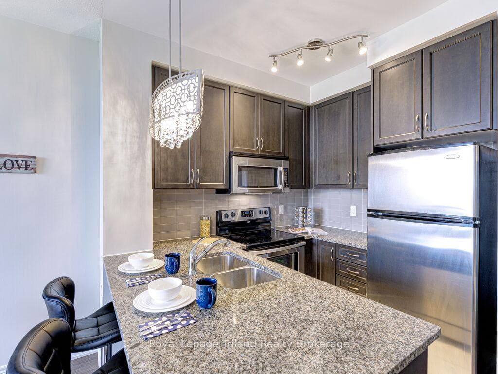 9245 Jane Street Unit 814 photo 6