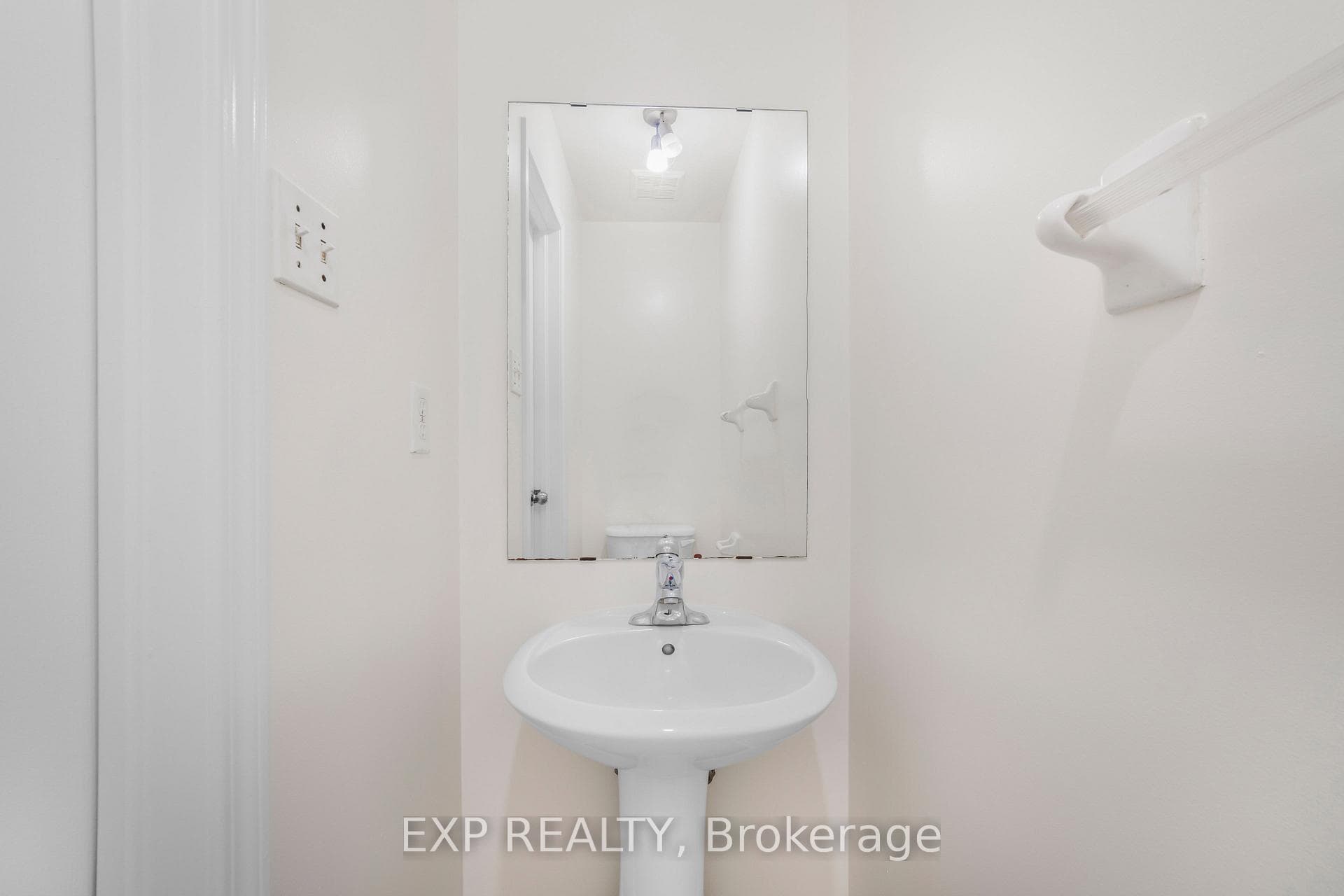 128 Olympia Crescent photo 10