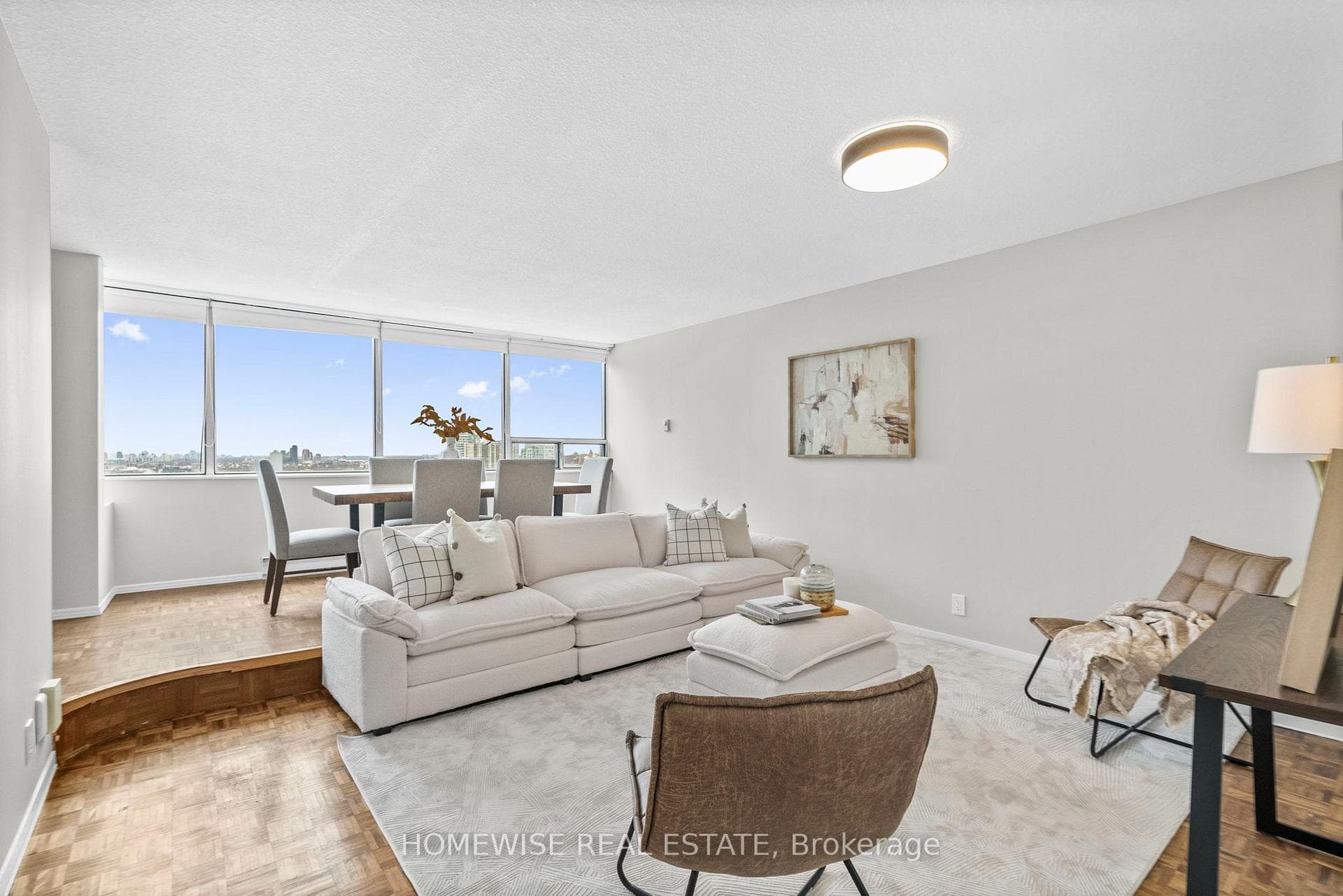 914 Yonge Street Unit 1807 photo 3