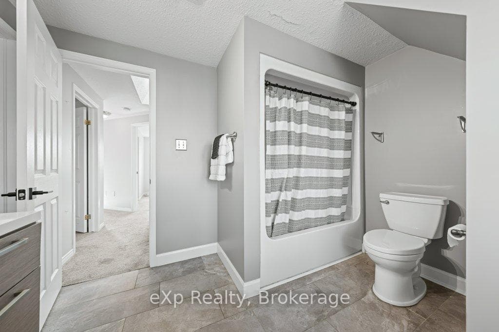 43 Boulder Crescent photo 25