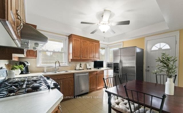 185 Rathburn Road photo 7