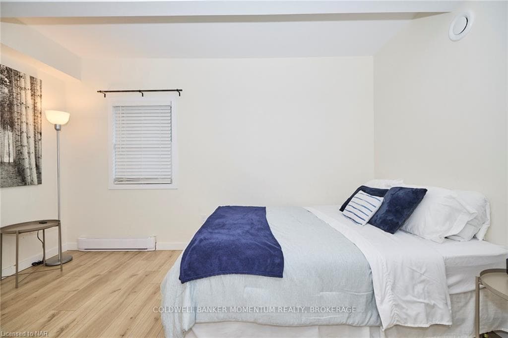 4675 QUEEN Street Unit 4 photo 9