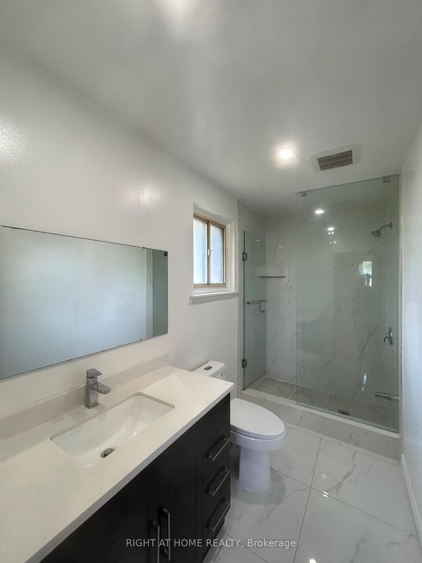 1010 Bloor Street photo 7