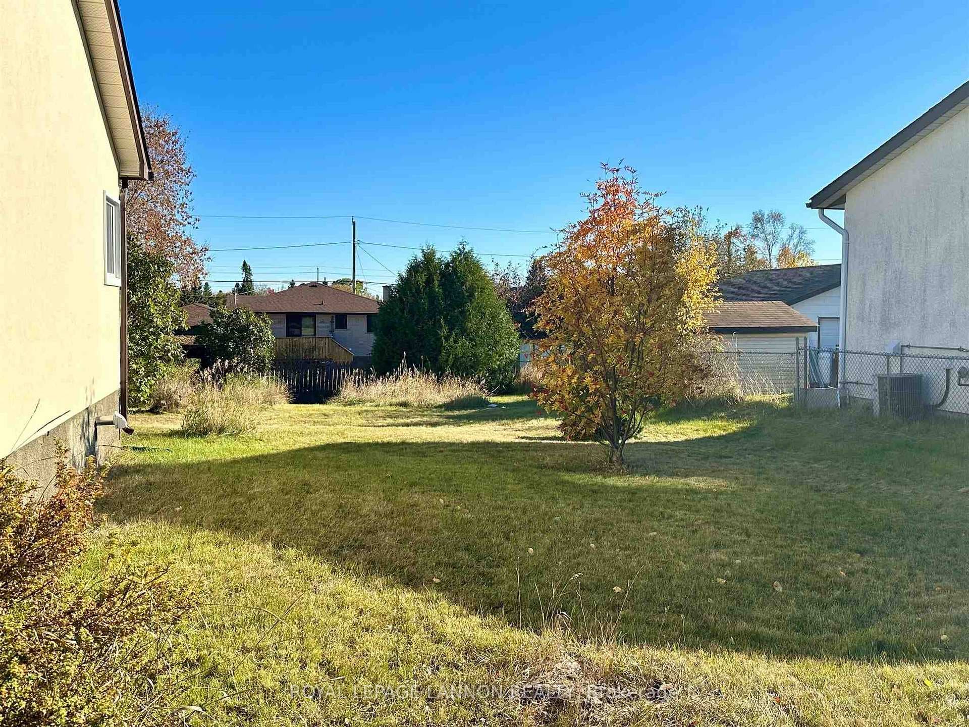 209 Regina Avenue photo 17