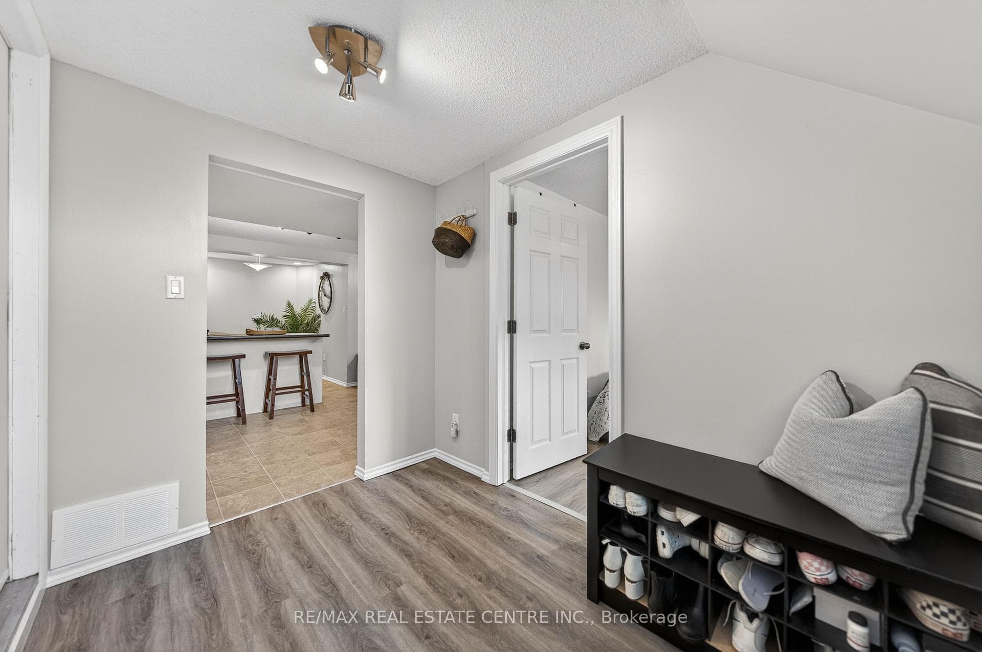 8 Esther Avenue photo 25