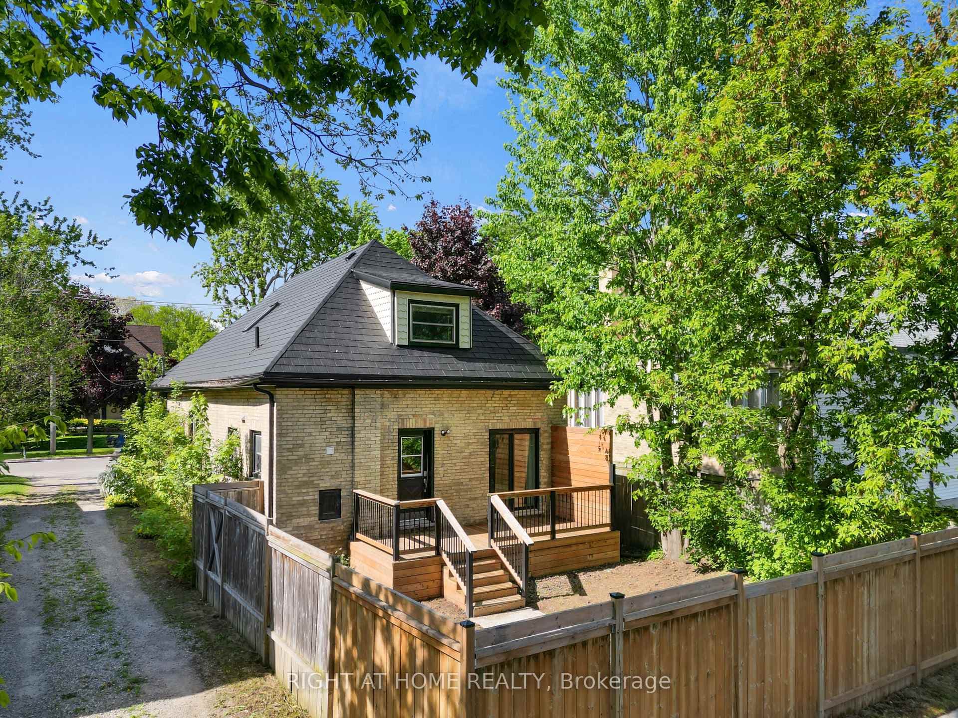 455 St James Street photo 23