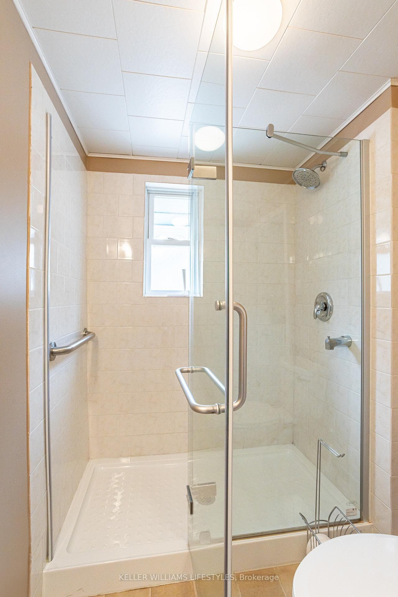 255 Hastings Street photo 18