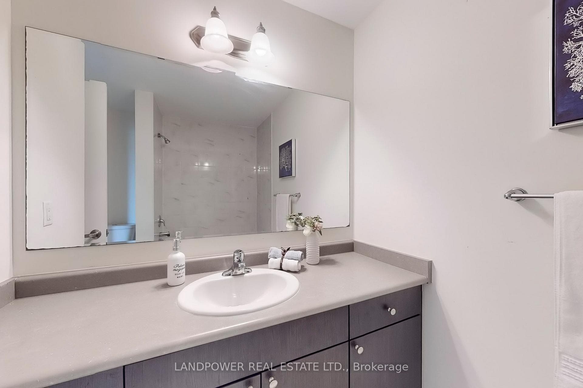 100 Hutt Crescent photo 29
