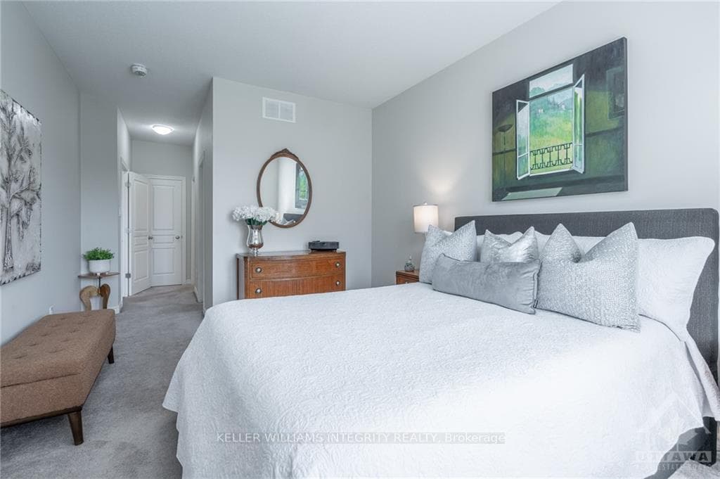 1135 BECKETT Crescent photo 17