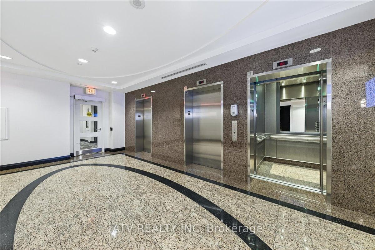 1403 Royal York Road Unit 708 photo 5