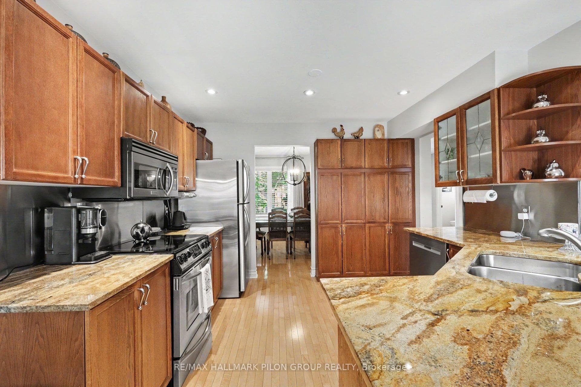1466 Shawinigan Street photo 8