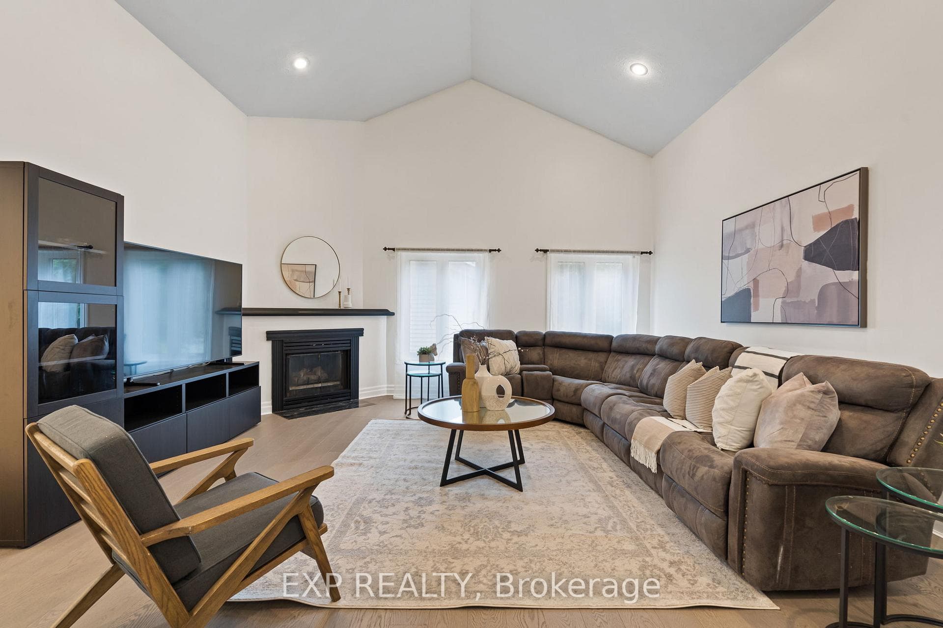 4092 Barry Drive photo 5