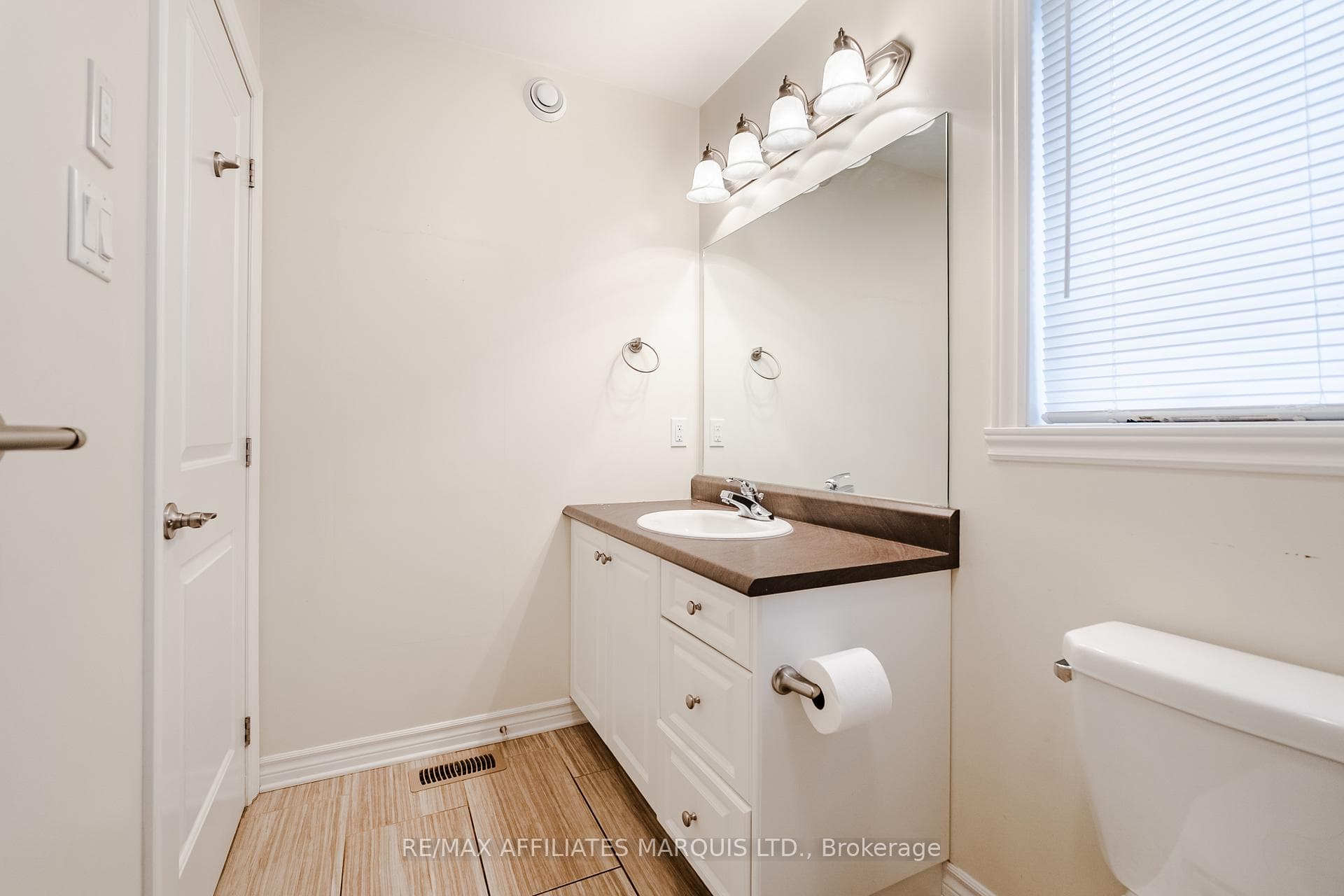 660 Hamilton Crescent photo 20