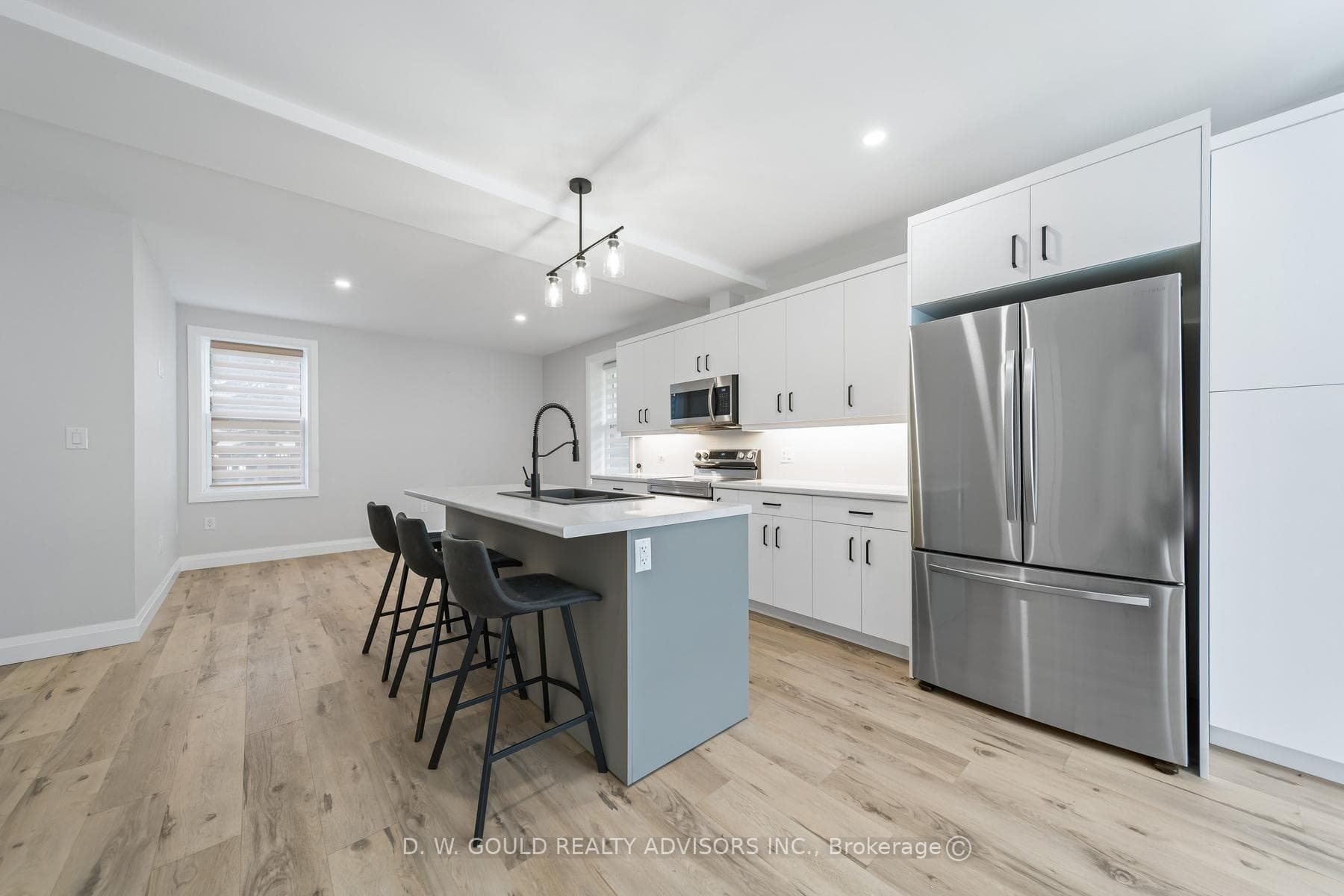 330 William Street photo 27