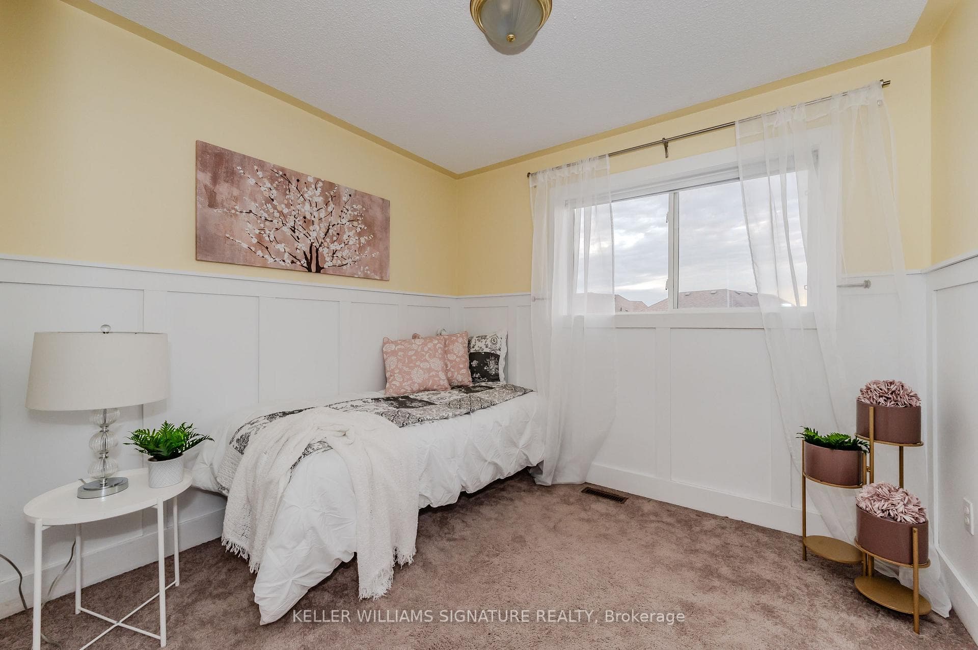 1635 Cartwright Crescent photo 24