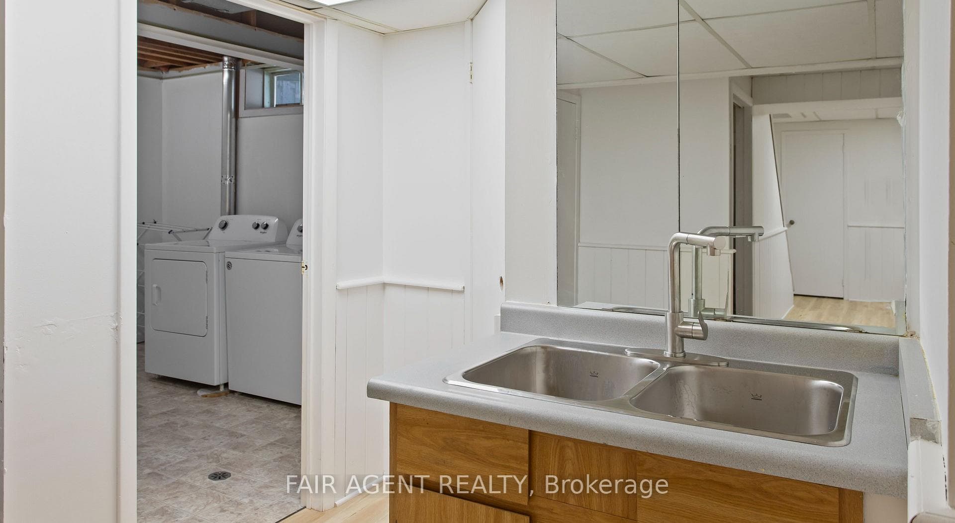 123 ACORN Crescent photo 33