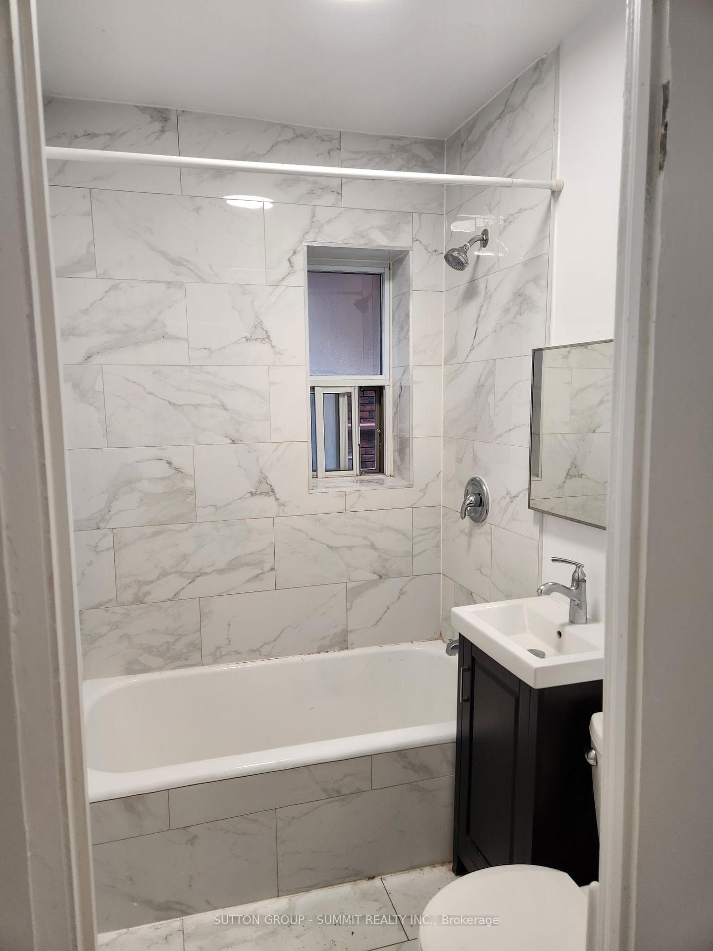 98 VAUGHAN Road Unit 202 photo 7