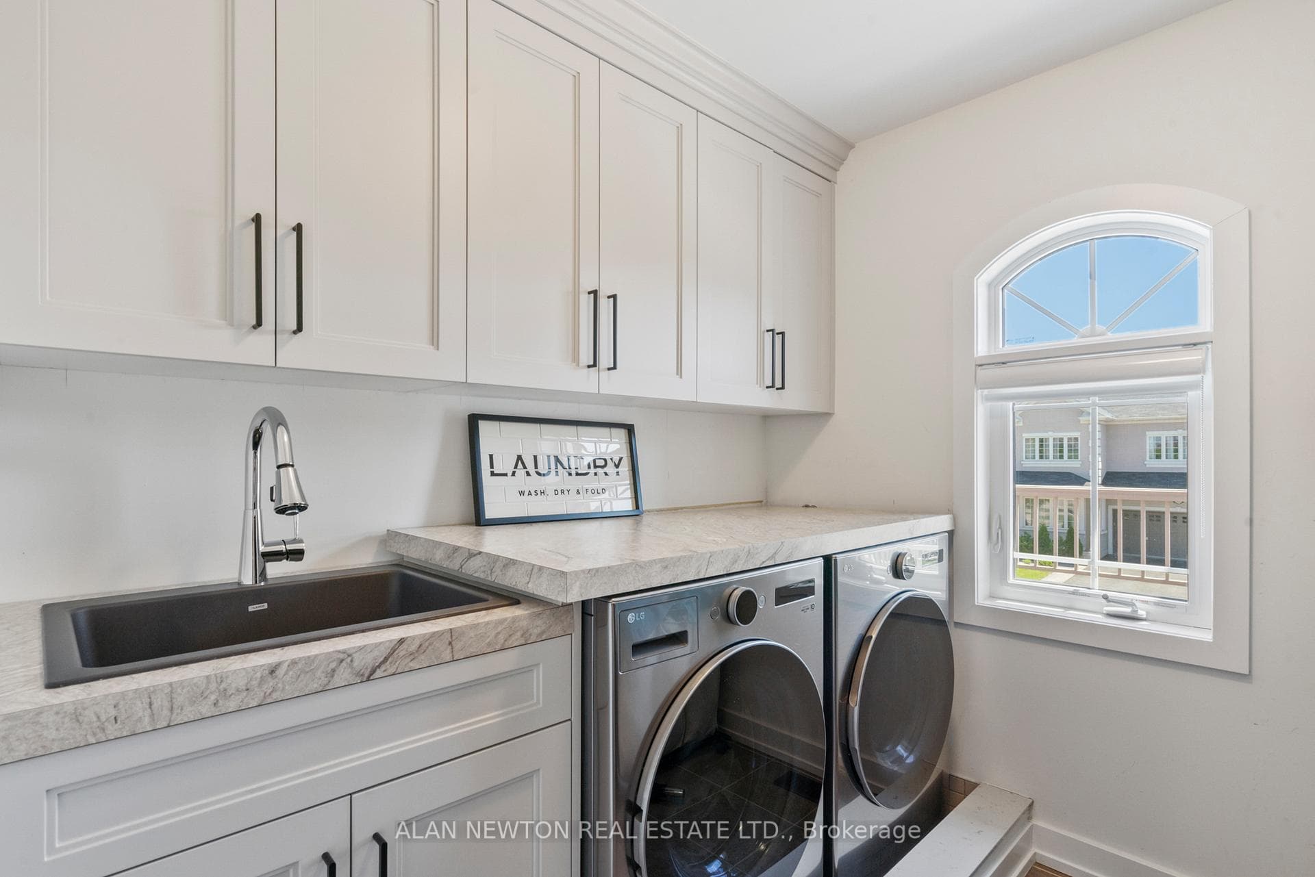 550 Clifford Perry Place photo 22