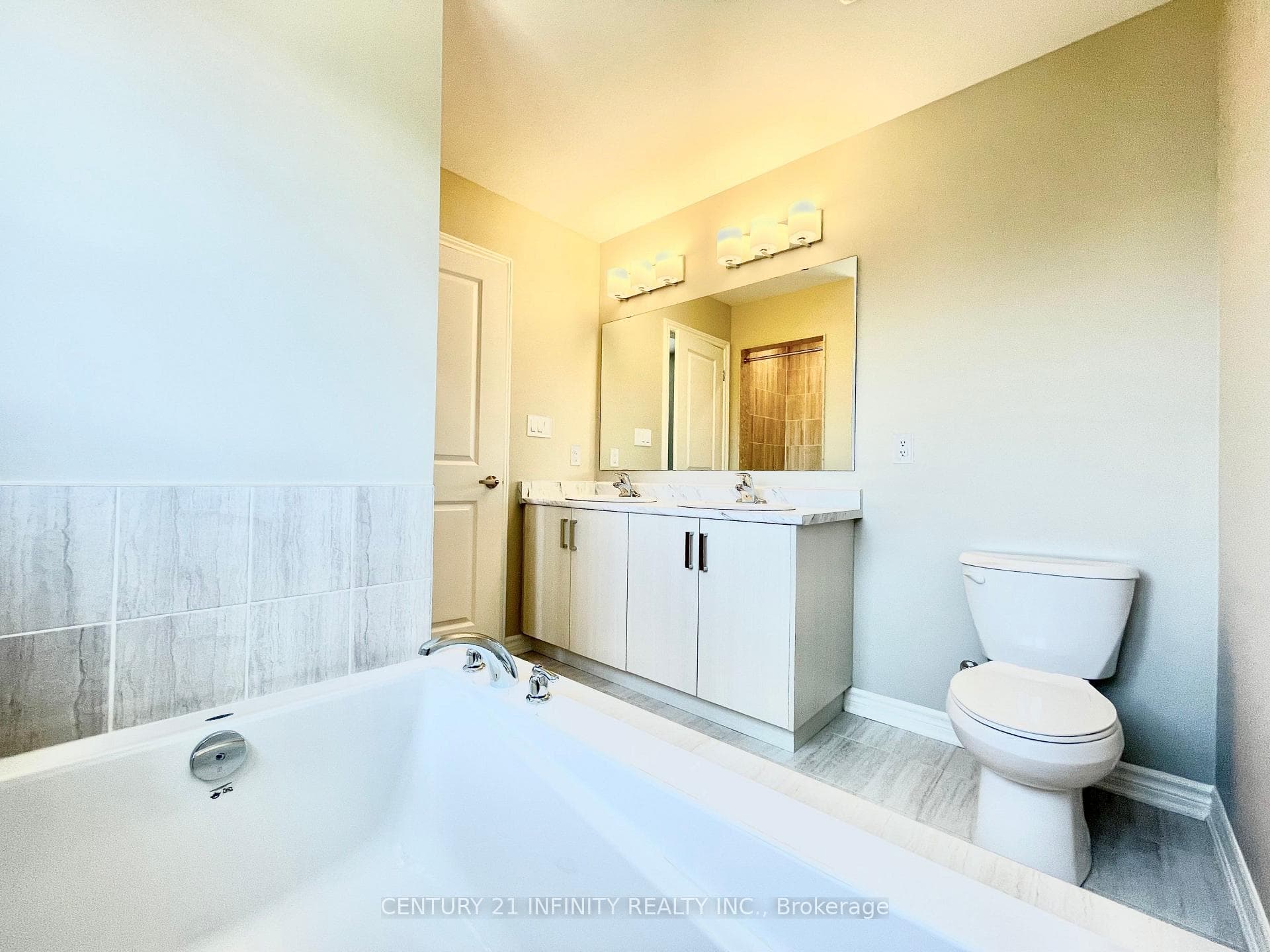 210 Cubitt Street photo 28