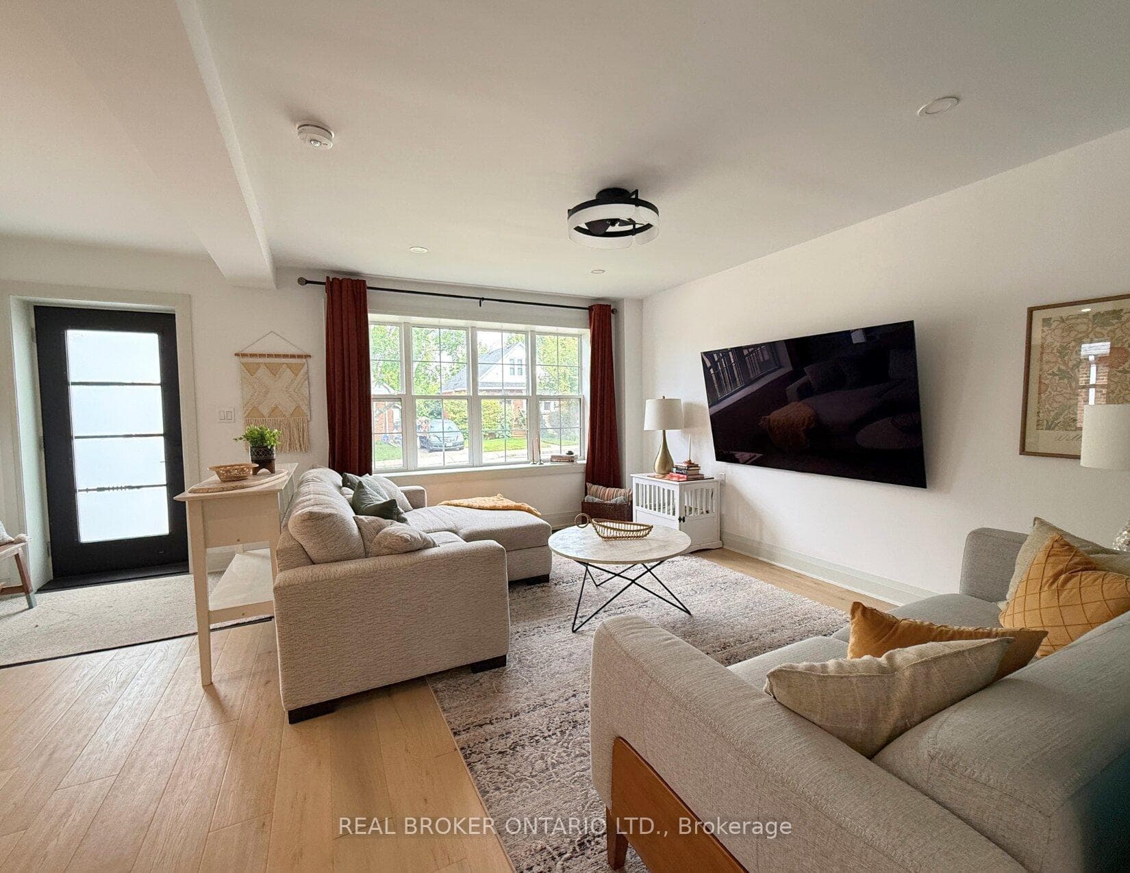 286 East 18th Street Unit Upper photo 2