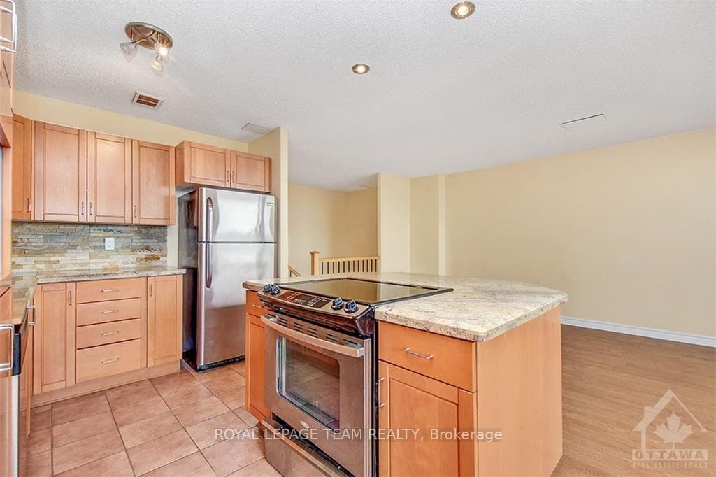 515 ST LAURENT Boulevard Unit 644 photo 11